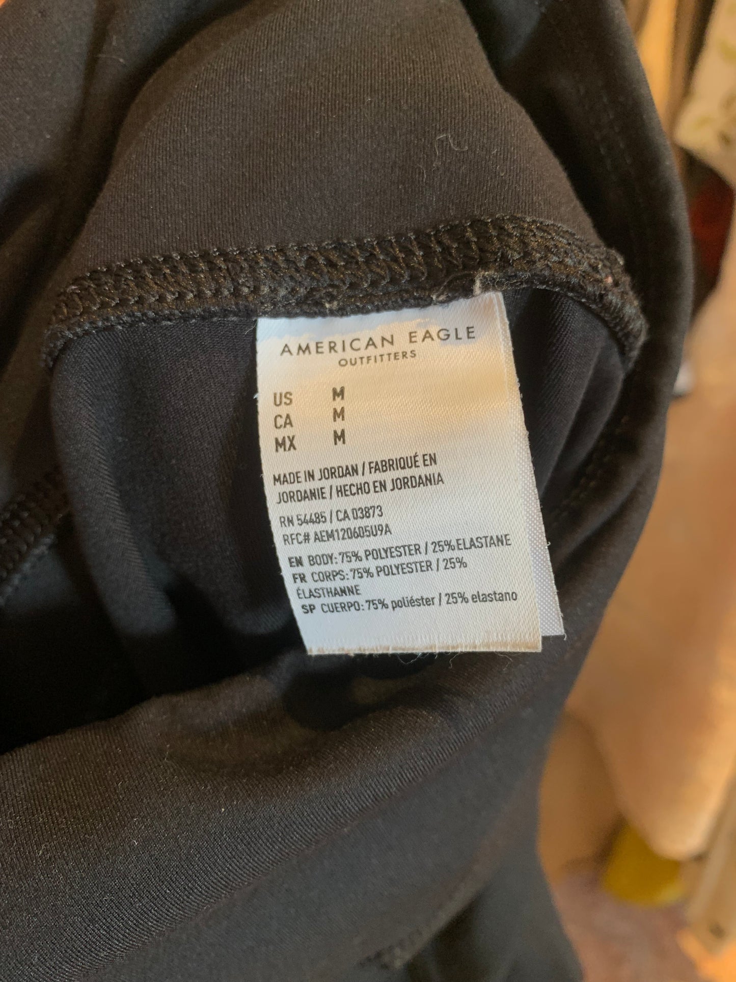 American Eagle Black Leggings Size Medium Close up of tag