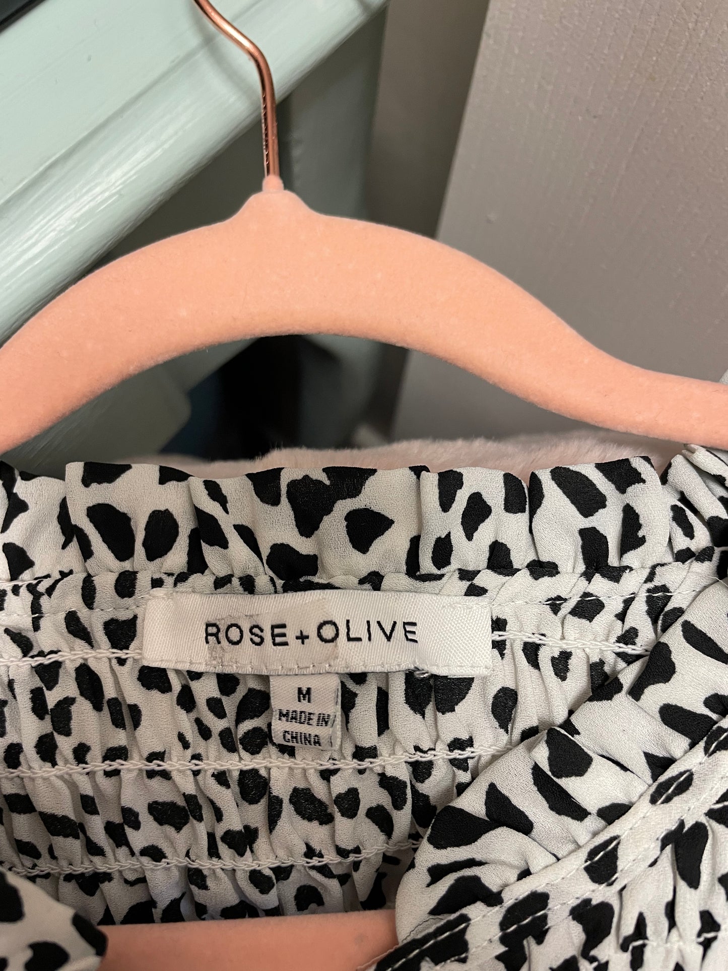 Rose + Olive B&W Blouse Sz M