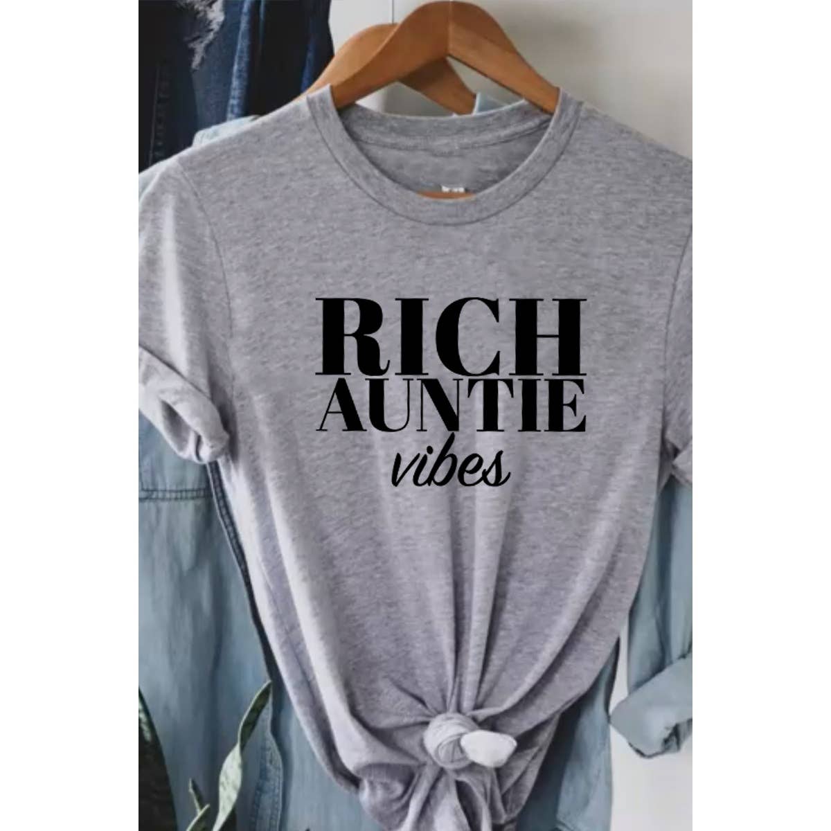 RICH AUNTIE VIBES GRAPHIC WOMEN TEE