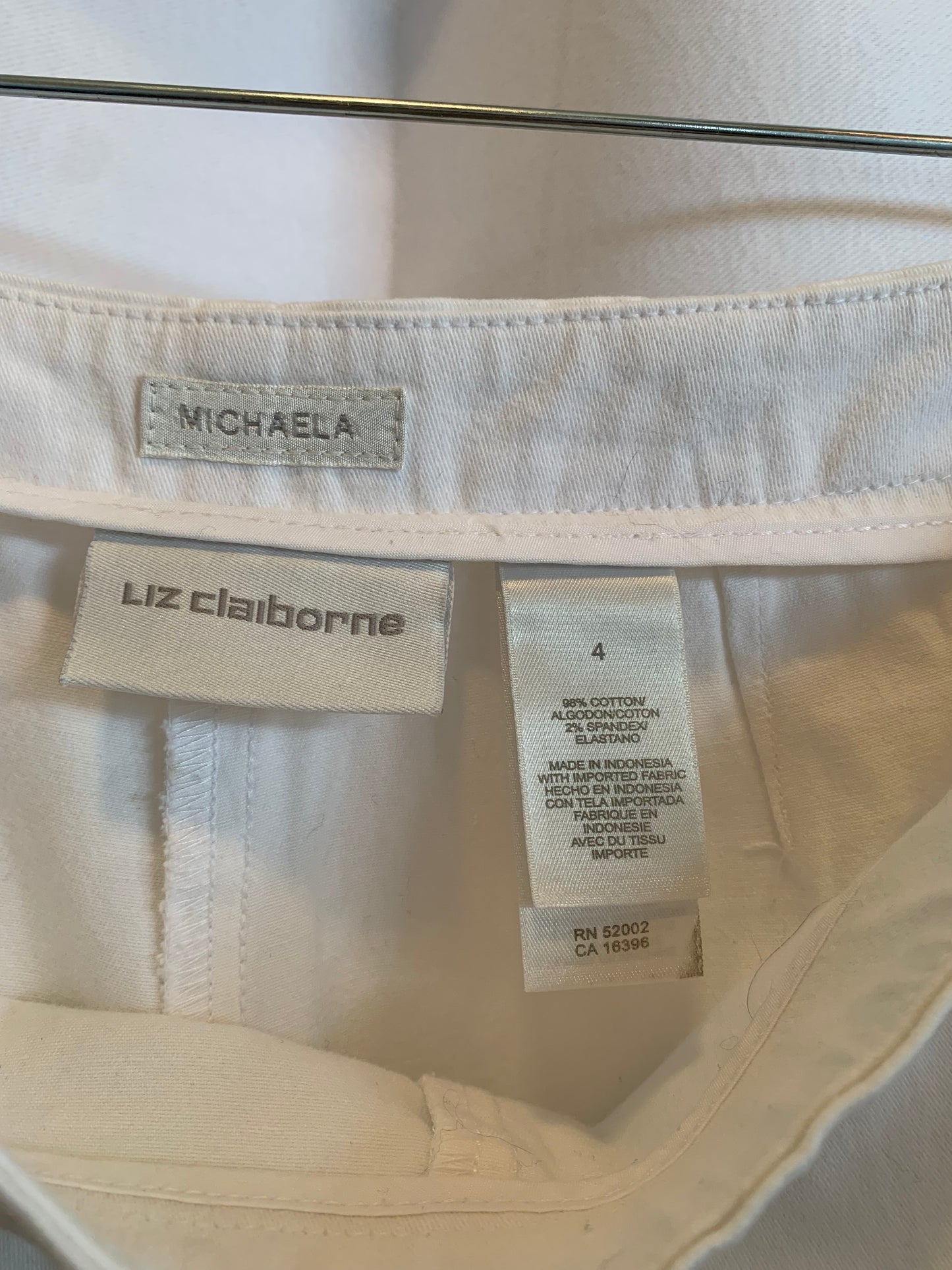 LIZ CLAIBORNE WHITE COTTON STRETCH PANTS SIZE 4