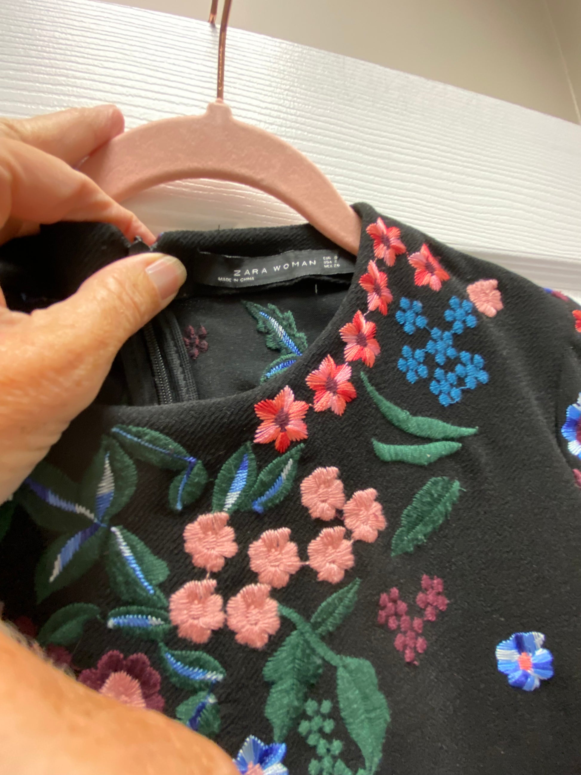 Zara Embroidered Dress Sz XS/S Devine Consign Ltd. Zara Embroidered Dress Sz XS/S Devine Consign Ltd.