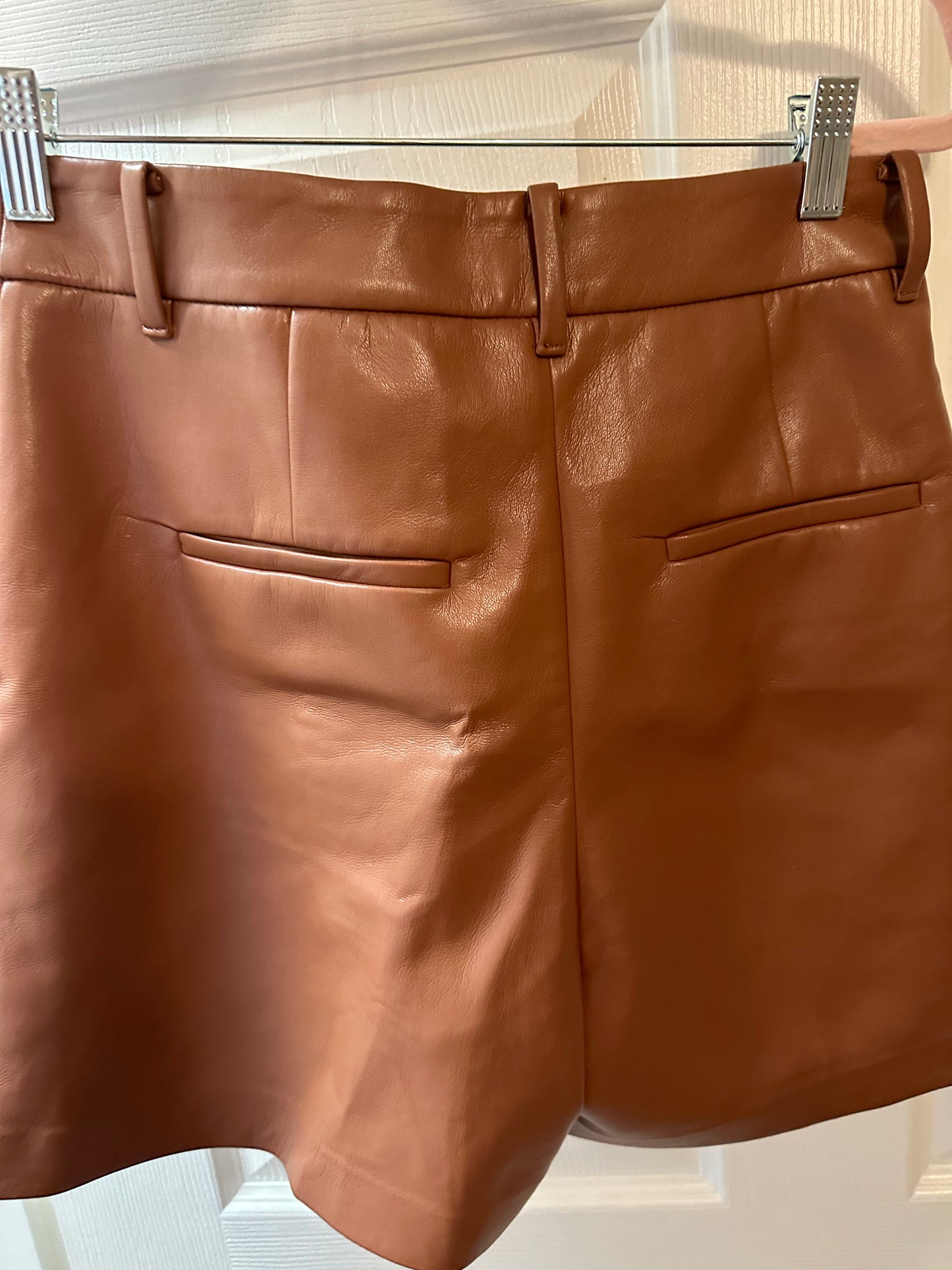 Wilfred Vegan Leather Shorts Sz 8