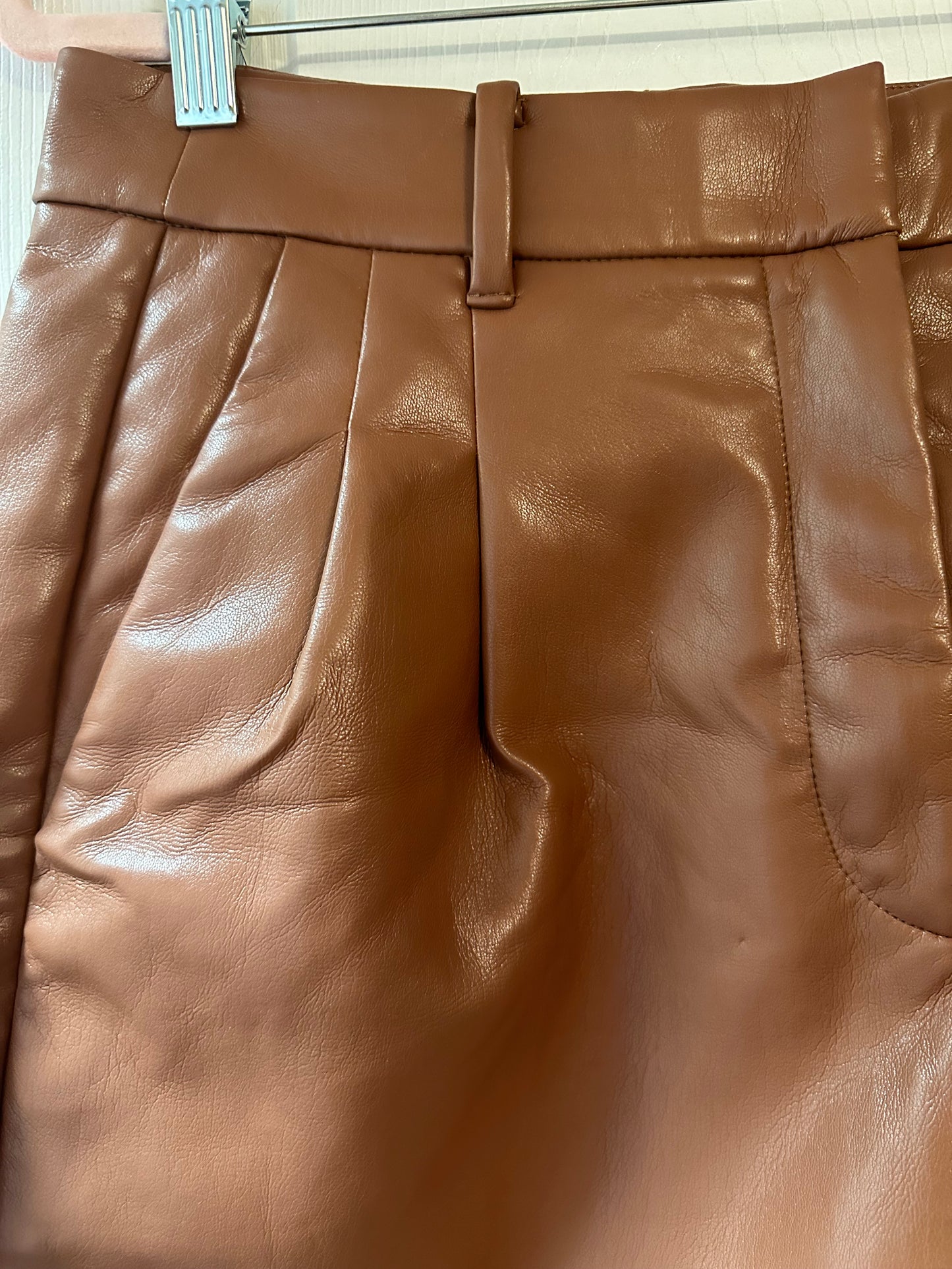 Wilfred Vegan Leather Shorts Sz 8