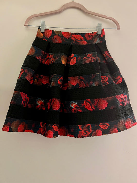 Guess Red and Black Stripe Rose Pattern Skirt Sz X-Small