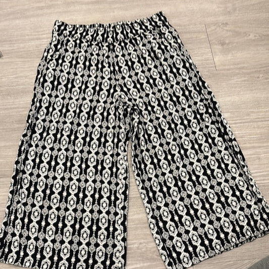 George Monochrome Patterned Capri’s