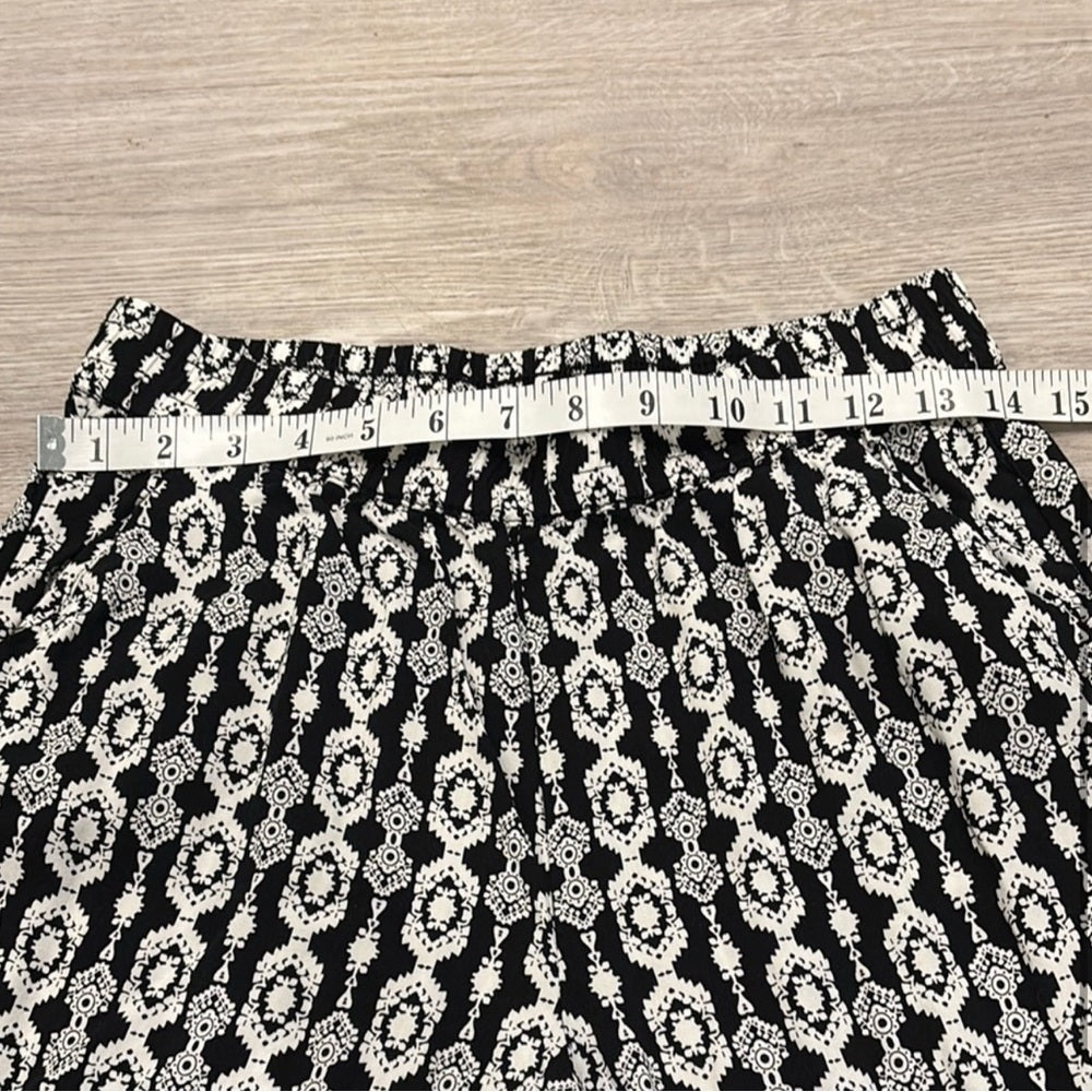 George Monochrome Patterned Capri’s