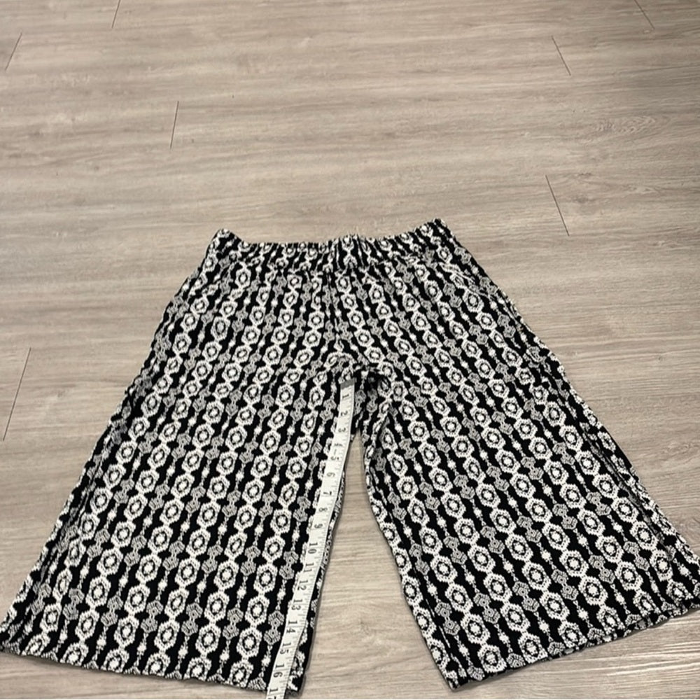 George Monochrome Patterned Capri’s