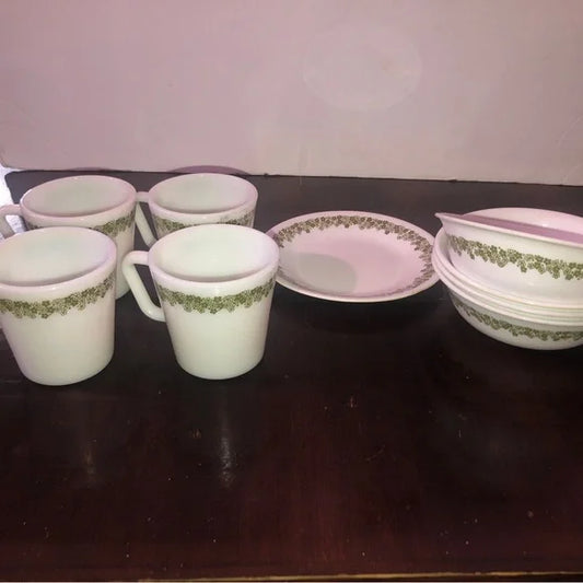 Vintage Pyrex Green Design Coffee Cups /Mugs (4) Bowls (4), 1 Plate
