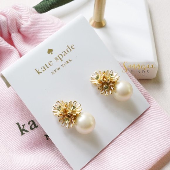 Kate Spade Loves Me Flower & Pearl Stud Earrings NWT